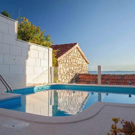 Puharici Sleeps 5 With Pool Air Con And Wifi