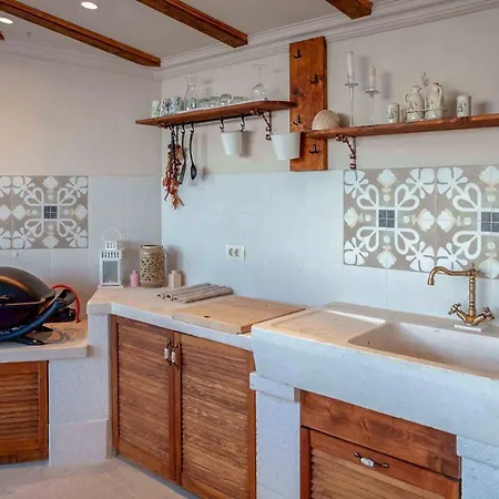 Puharici Sleeps 5 With Pool Air Con And Wifi *