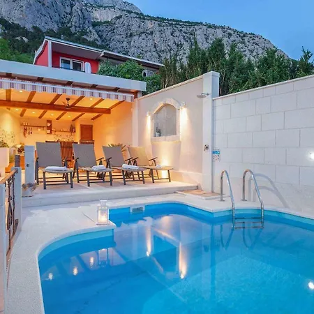 Puharici Sleeps 5 With Pool Air Con And Wifi *