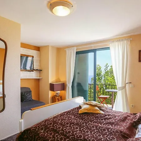 Puharici Sleeps 5 With Pool Air Con And Wifi * Makarska