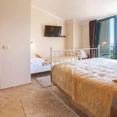 Villa Puharici Sleeps 5 With Pool Air Con And Wifi *