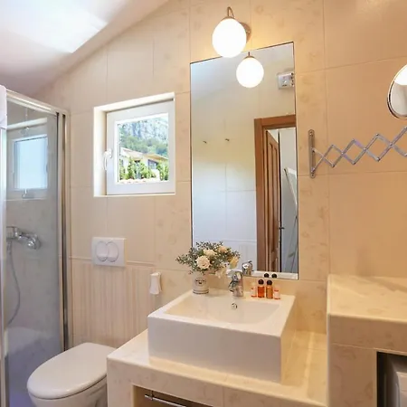 Puharici Sleeps 5 With Pool Air Con And Wifi * Makarska